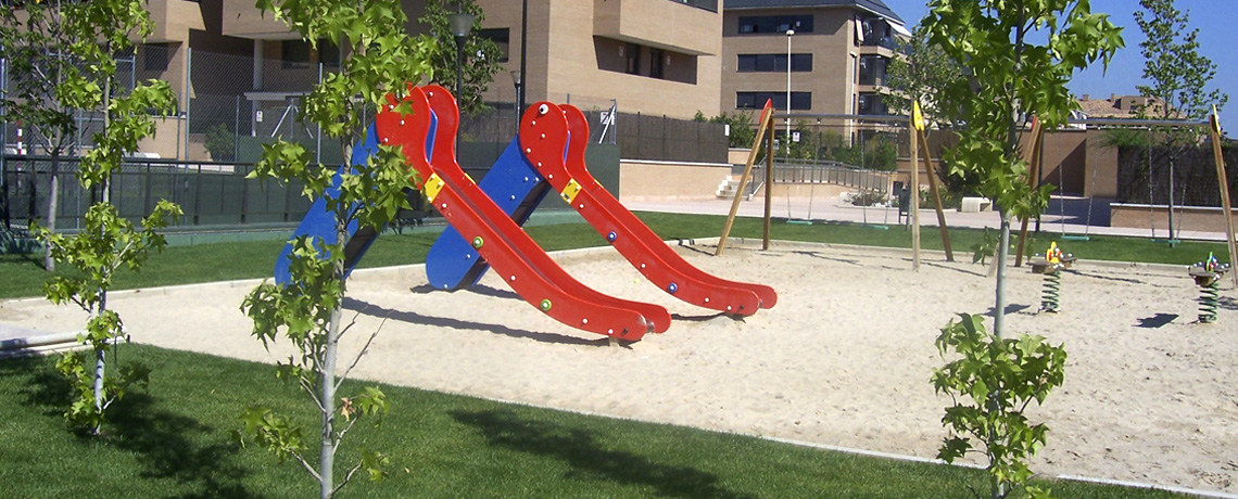 parque para niños dentro de comunidad 